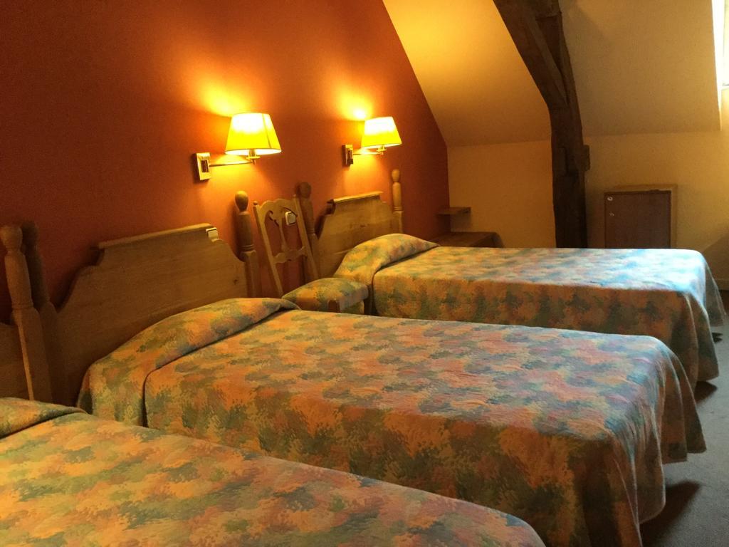 La Fleur De Lys Hotel Cormatin Buitenkant foto