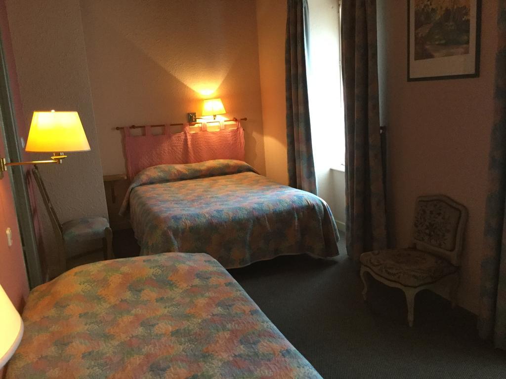La Fleur De Lys Hotel Cormatin Buitenkant foto