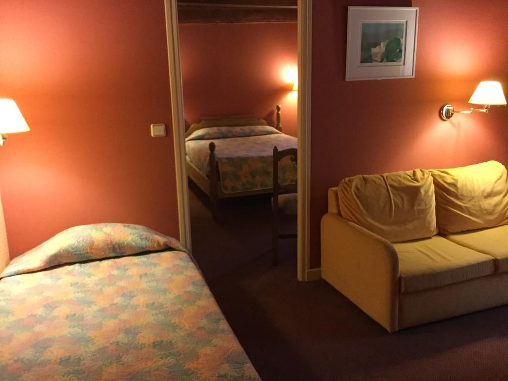 La Fleur De Lys Hotel Cormatin Buitenkant foto