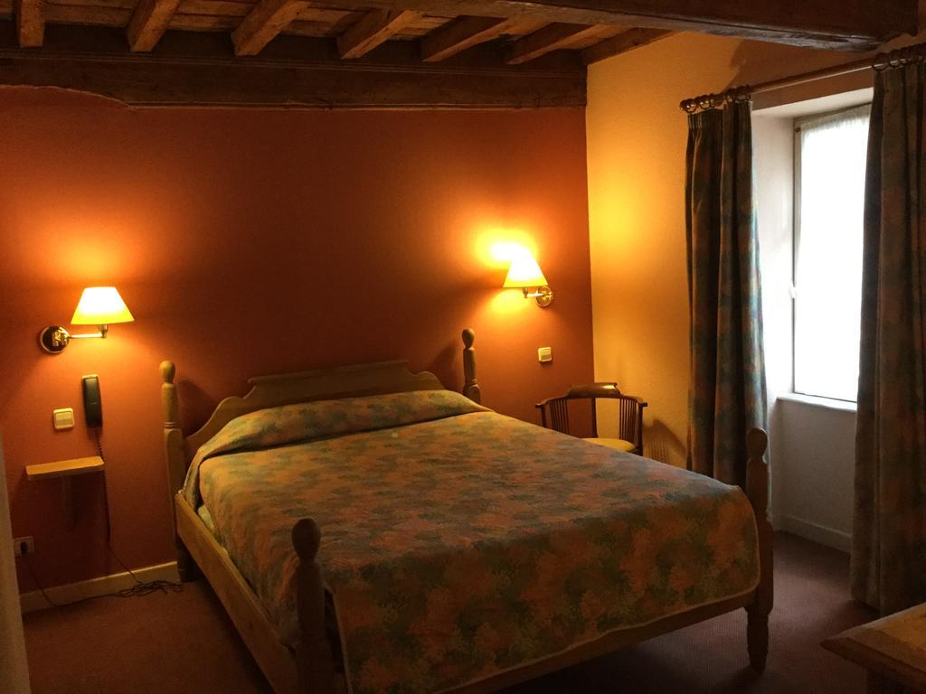La Fleur De Lys Hotel Cormatin Buitenkant foto