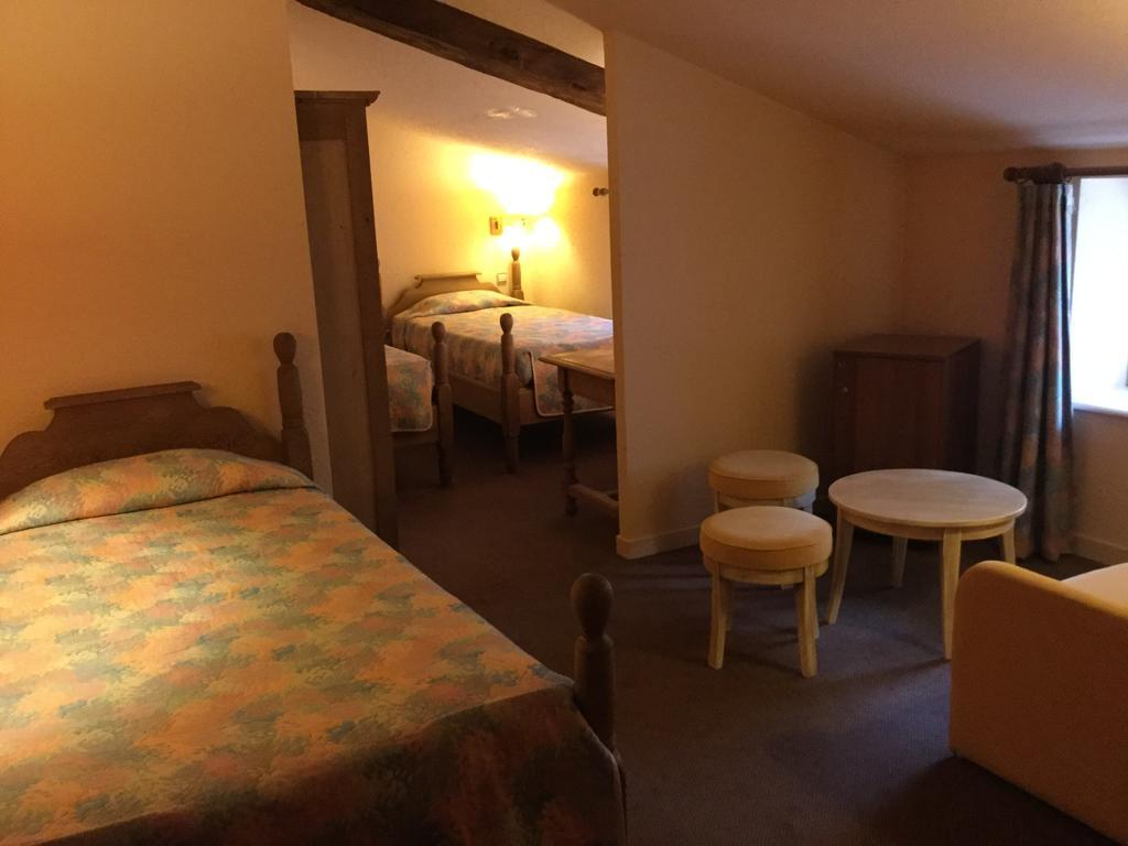 La Fleur De Lys Hotel Cormatin Buitenkant foto