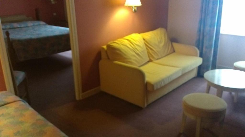 La Fleur De Lys Hotel Cormatin Kamer foto