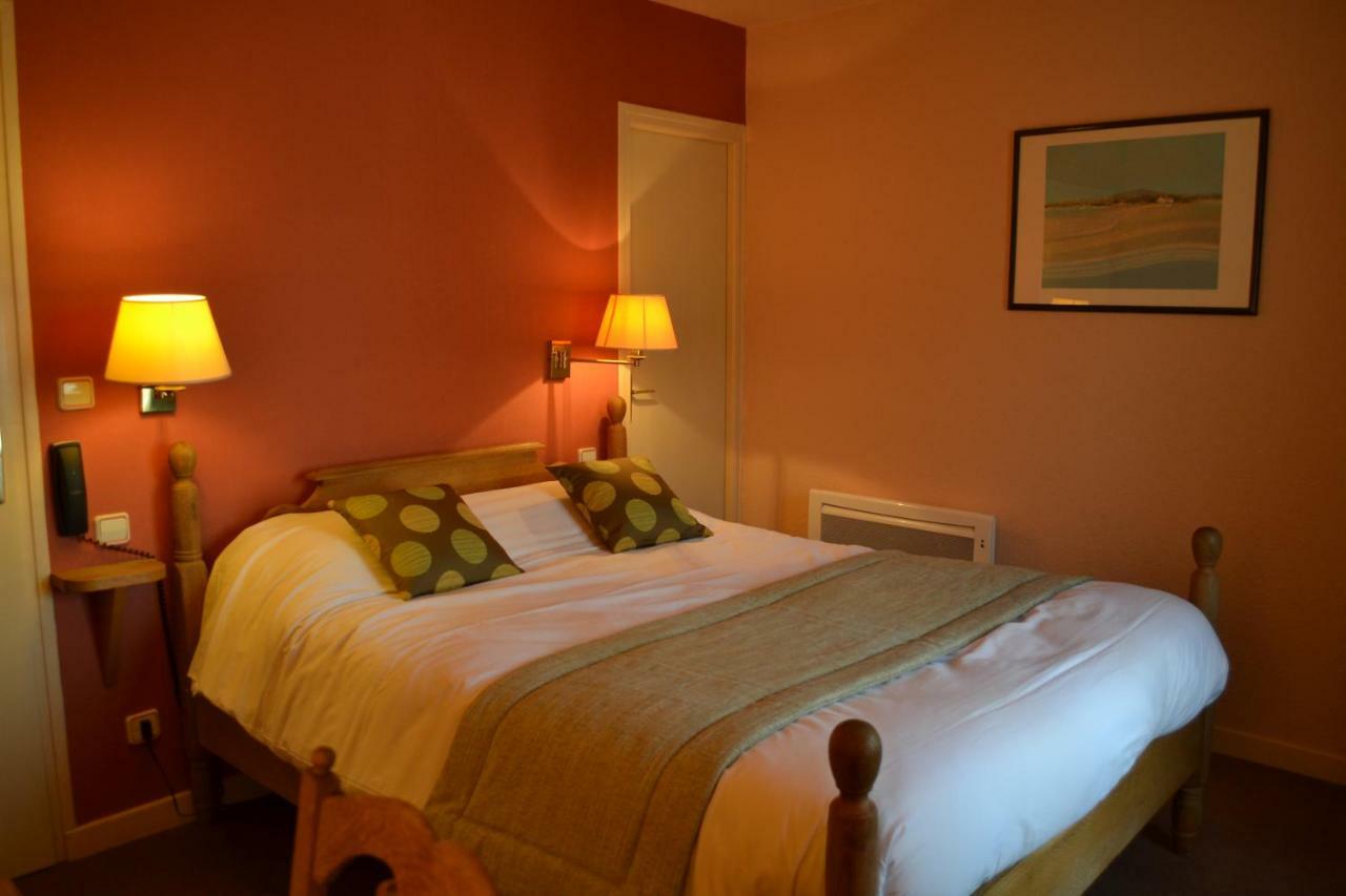 La Fleur De Lys Hotel Cormatin Buitenkant foto